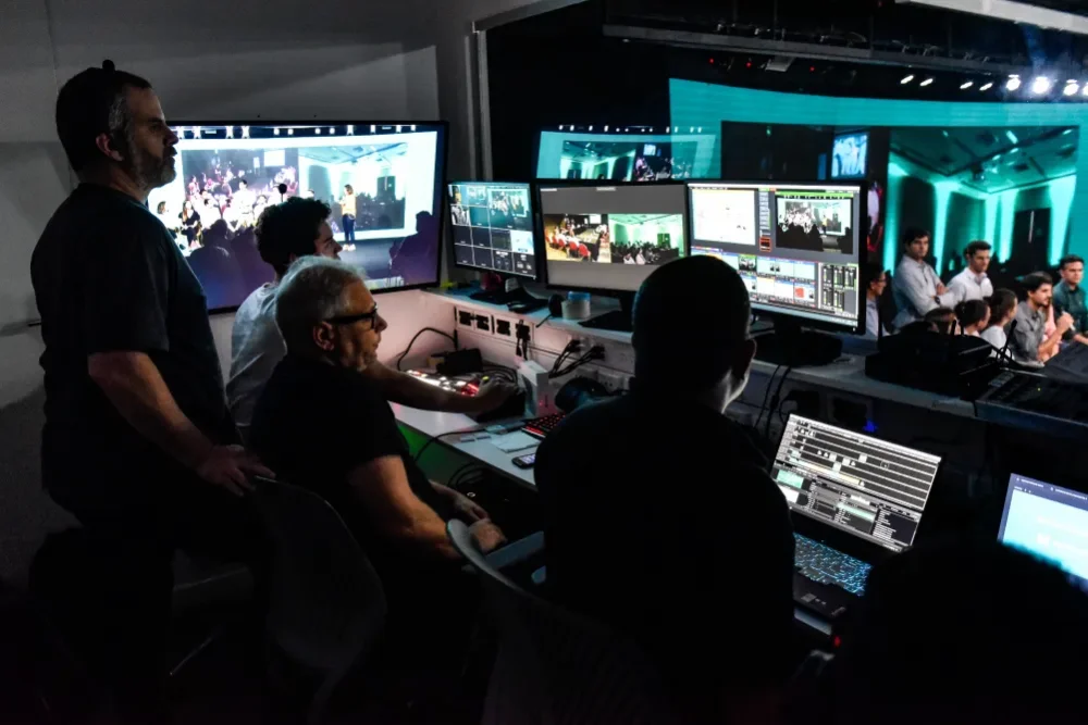 Productor y operador en vivo.