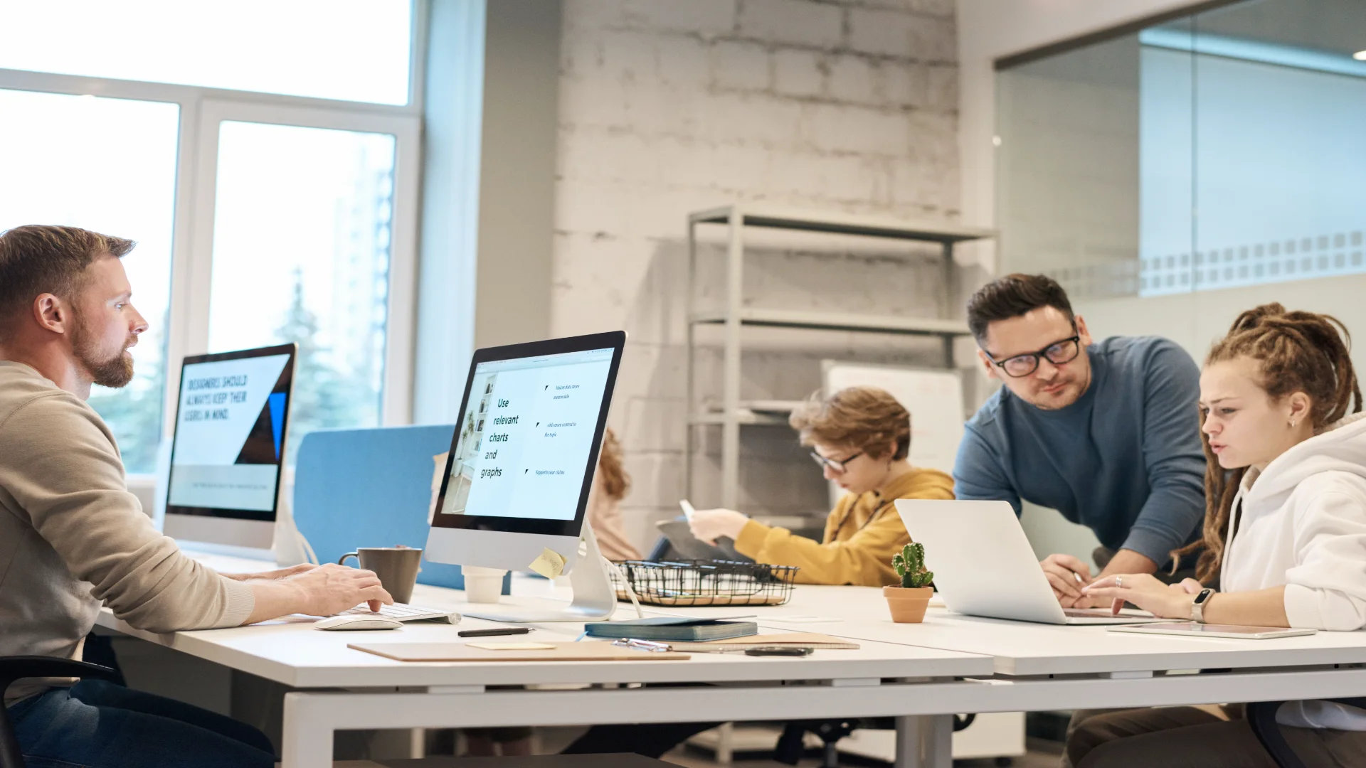 Oficinas inteligentes de HIT: espacio de trabajo flexible adaptado a la IA
